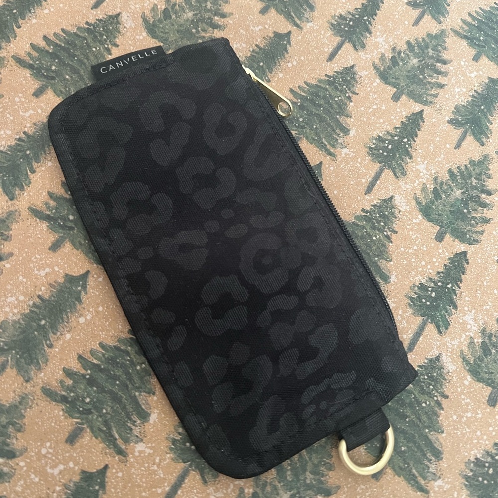 Canvelle black leopard pouch.💕💕